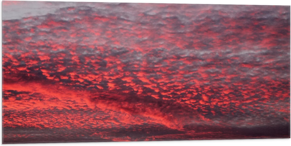 Vlag - Rode Gloed over Sluierbewolking in de Lucht - 100x50 cm Foto op Polyester Vlag