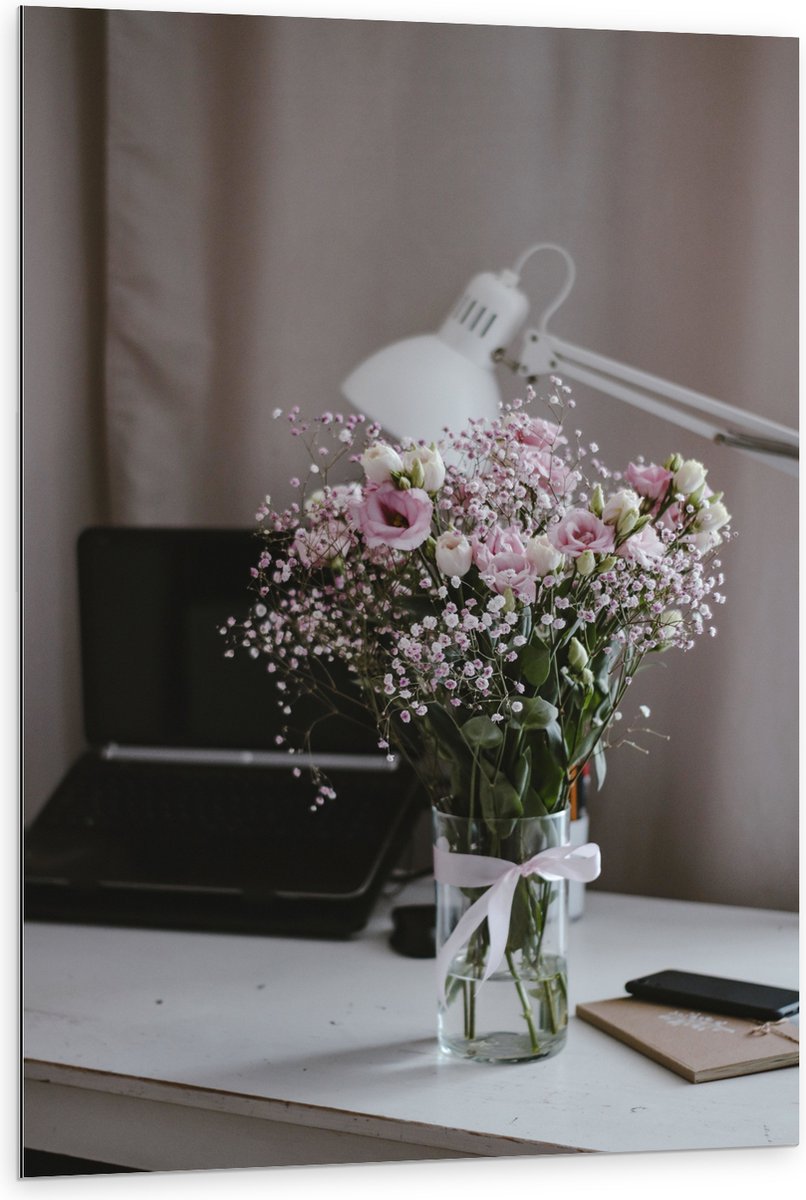 Dibond - Bloemen - Boeket - Water - Strik - Lamp - Telefoon - Bureau - Laptop - 80x120 cm Foto op Aluminium (Wanddecoratie van metaal)