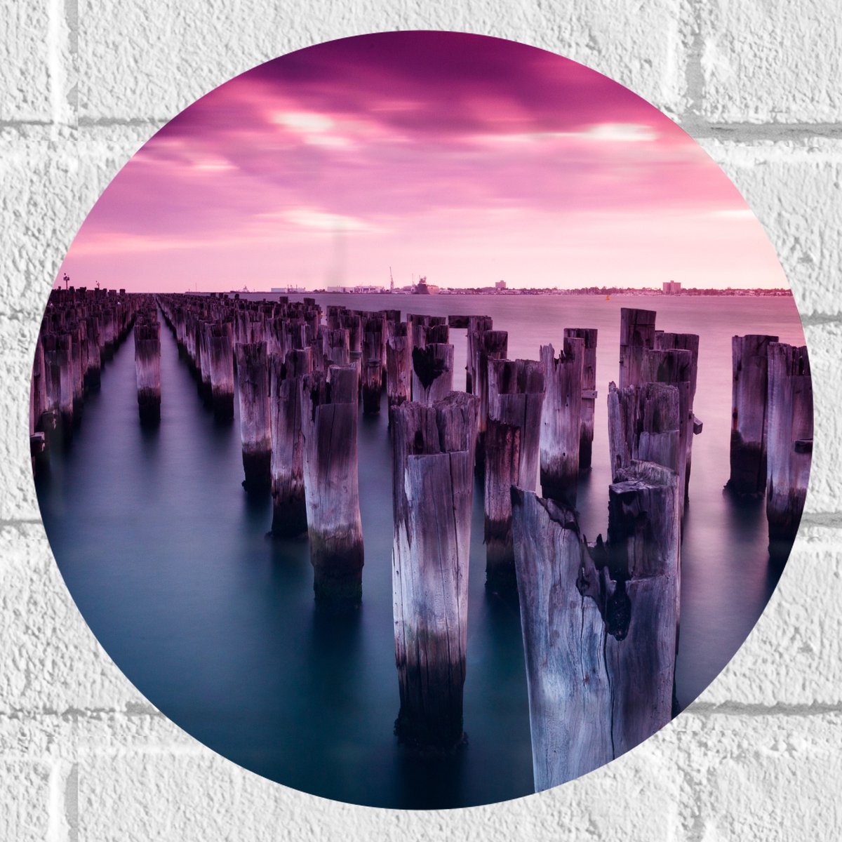 Muursticker Cirkel - Palen - Water - Hout - Zee - Kleuren - 30x30 cm Foto op Muursticker