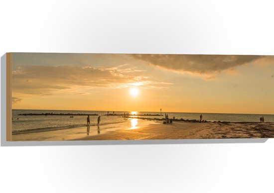 Hout - Personen - Avondzon - Zee - Strand - Zand - Water - Wolken - 90x30 cm - 9 mm dik - Foto op Hout (Met Ophangsysteem)
