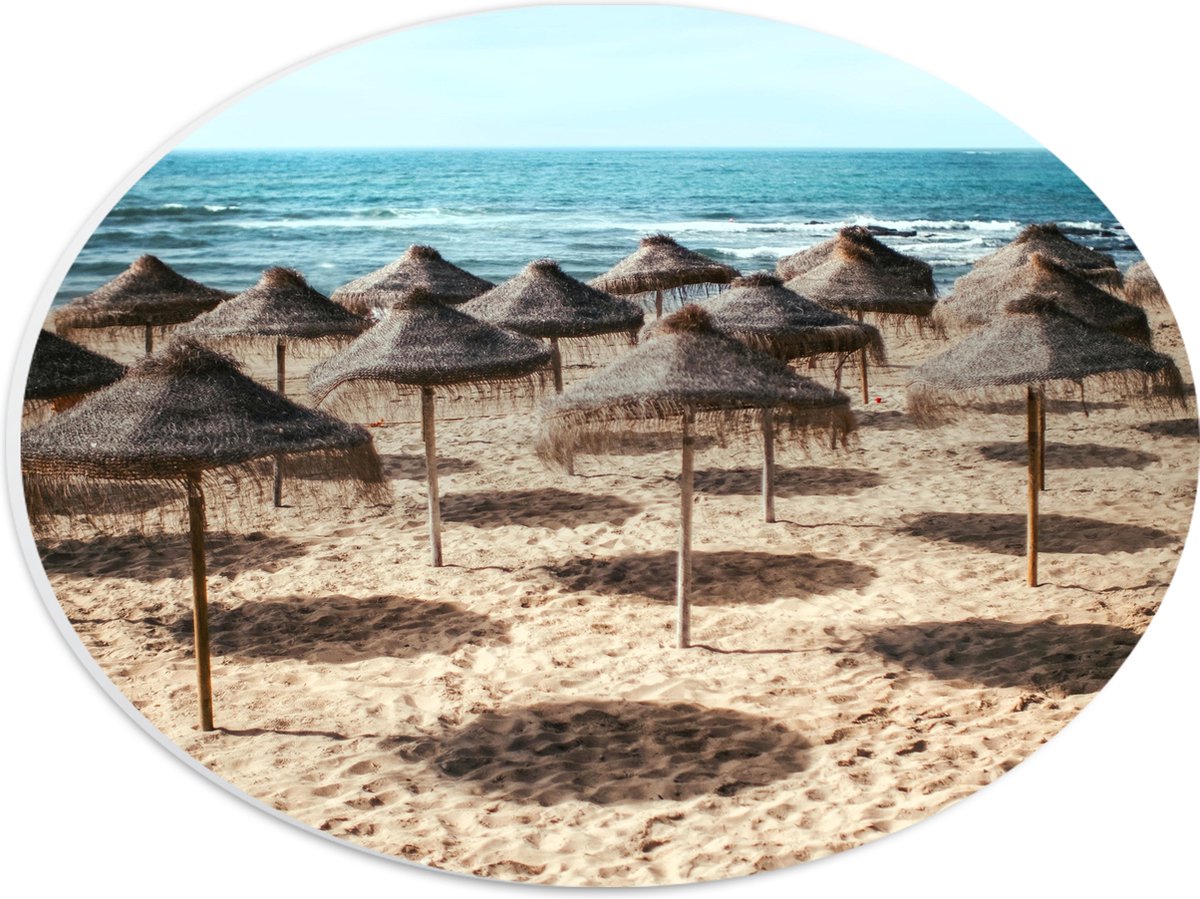 PVC Schuimplaat Ovaal - Zee - Strand - Zand - Parasols - 28x21 cm Foto op Ovaal (Met Ophangsysteem)