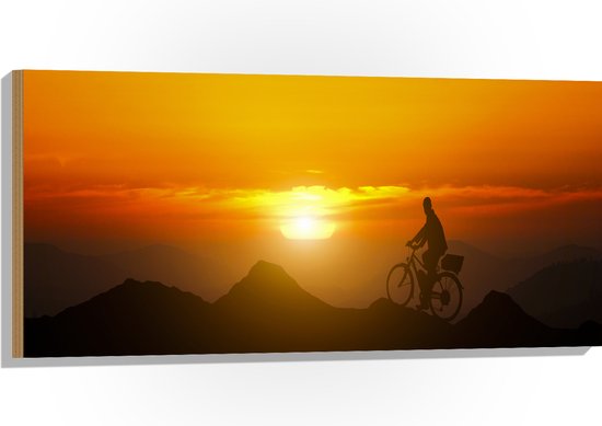 Hout - Silhouet van Man Fietsend over Kronkelende Bergtoppen bij Felkleurige Zonsondergang - 100x50 cm - 9 mm dik - Foto op Hout (Met Ophangsysteem)