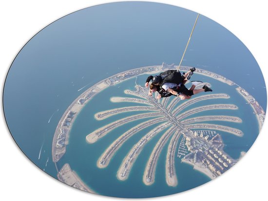 Dibond Ovaal - Parachutespringer boven de Palm van Dubai - 108x81 cm Foto op Ovaal (Met Ophangsysteem)