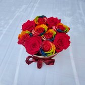 Speciale flowerbox met kleurrijk gestabiliseerd rozen /cadeau / geschenk voor elke gelegenheden