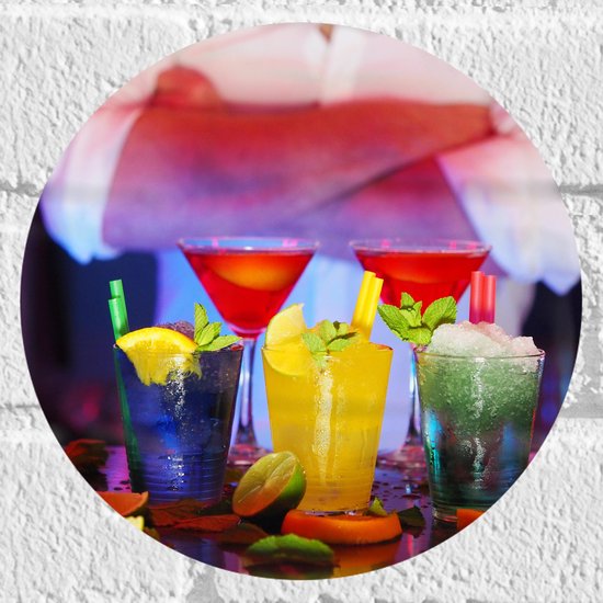 Muursticker Cirkel - Diverse Cocktails met Stukjes Fruit - 20x20 cm Foto op Muursticker