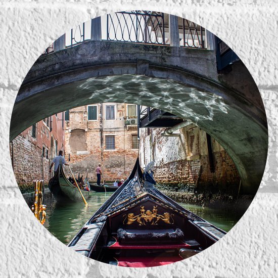 Muursticker Cirkel - Traditionele Italiaanse Gondel door de Wateren van Venetië - 20x20 cm Foto op Muursticker