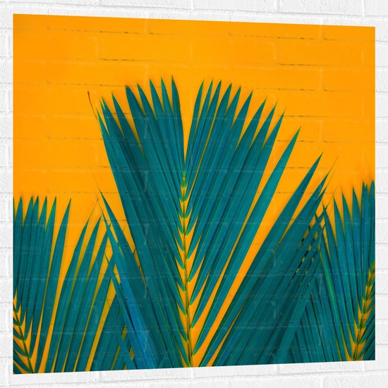 Muursticker - Groene Palmbladeren tegen Okergele Achtergrond - 100x100 cm Foto op Muursticker