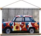 Textielposter - Versierde Auto met Kleurrijke Gezichten - 60x40 cm Foto op Textiel