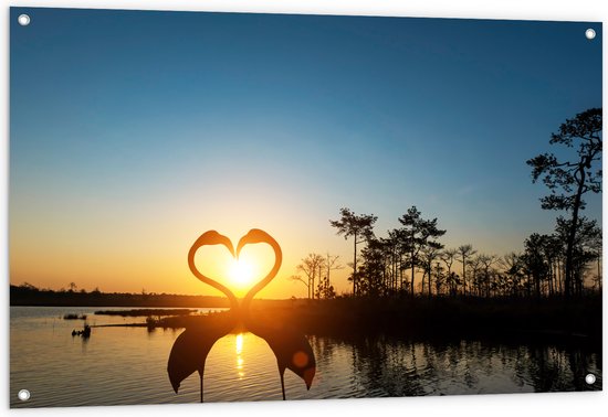 Tuinposter – Flamingo's in Hartje bij het Water bij Zonsondergang - 120x80 cm Foto op Tuinposter (wanddecoratie voor buiten en binnen)