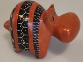 Nog meer sfeer in uw woonomgeving met deze prachtig handgemaakte nijlpaard! Een bijzondere nijlpaard gemaakt van speksteen, een zachte natuursteen. Vindt een gezellig plekje in huis, serre/tuinkamer of in de werkkamer. Voor uzelf of als Cadeau