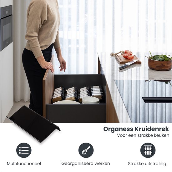 Vrouw bij keukenlade met kruidenorganizer. Iconen: multifunctioneel, georganiseerd, strakke uitstraling.