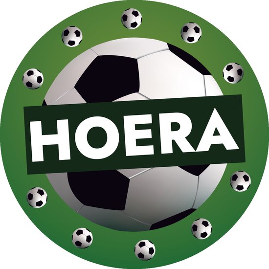 Groene cirkel sticker met voetbal en 'HOERA' in witte letters.