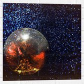Muursticker - Glinsterende Discobal in Donkere Ruimte - 50x50 cm Foto op Muursticker