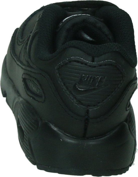 Achterkant van een zwarte Nike Air Max 90 LTR sneaker voor baby's met logo.