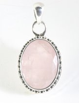 Bewerkte ovale zilveren hanger met rozenkwarts