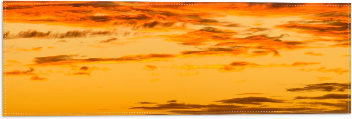 Vlag - Oranje Gloed over de Sluierbewolking in de Lucht - 60x20 cm Foto op Polyester Vlag