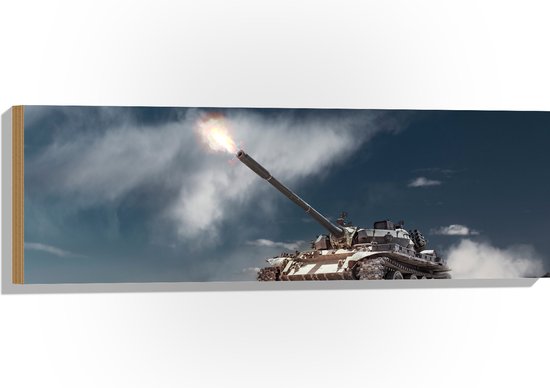 Hout - Tank in Actie onder de Wolken - 90x30 cm - 9 mm dik - Foto op Hout (Met Ophangsysteem)