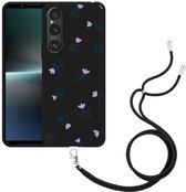 Cazy Hoesje met koord geschikt voor Sony Xperia 1 V Paarse Bloemen