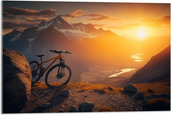Acrylglas - Mountainbike Geparkeerd op Bergtop bij Zonsondergang - 75x50 cm Foto op Acrylglas (Wanddecoratie op Acrylaat)
