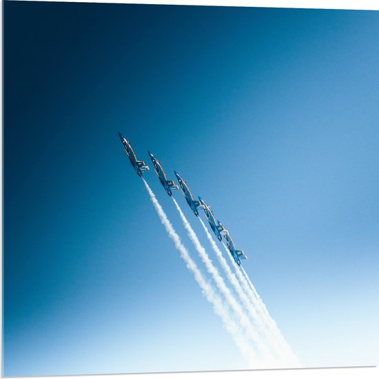 Acrylglas - Vliegshow van Vijf Vliegtuigen op een Lijn - 80x80 cm Foto op Acrylglas (Wanddecoratie op Acrylaat)