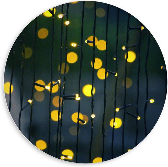 PVC Schuimplaat Muurcirkel - Gele Lichtvlekjes aan Zwart Lichtgordijn - 60x60 cm Foto op Muurcirkel (met ophangsysteem)