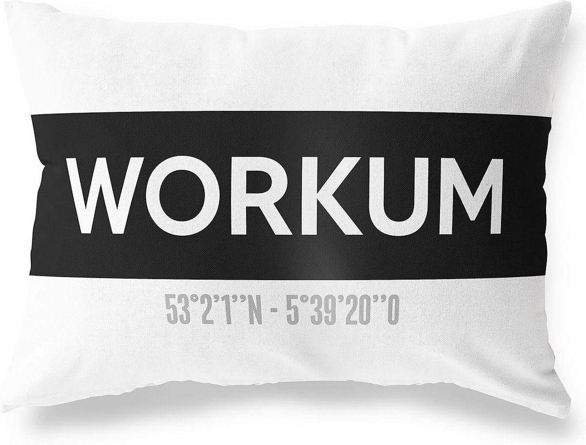 Tuinkussen WORKUM - FRIESLAND met coördinaten - Buitenkussen - Bootkussen - Weerbestendig - Jouw Plaats - Studio216 - Modern - Zwart-Wit - 50x30cm