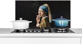 Spatscherm keuken 90x45 cm - Kookplaat achterwand Meisje met de parel - Vermeer - Sigaret - Muurbeschermer - Spatwand fornuis - Hoogwaardig aluminium