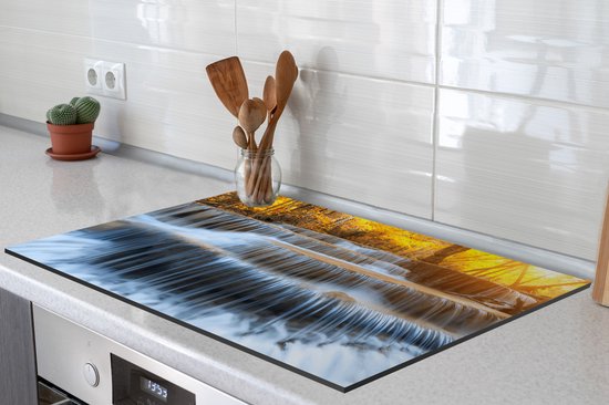KitchenYeah® Inductie beschermer 77x51 cm - Waterval - Natuur - Bomen - Herfst - Landschap - Kookplaataccessoires - Afdekplaat voor kookplaat - Inductiebeschermer - Inductiemat - Inductieplaat mat