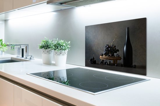Spatscherm keuken 60x40 cm - Kookplaat achterwand Stilleven - Zwart - Fles - Druiven - Muurbeschermer - Spatwand fornuis - Hoogwaardig aluminium