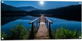 Tuinposter – Vlonder op het Water naar Wazige Zon - 100x50 cm Foto op Tuinposter (wanddecoratie voor buiten en binnen)