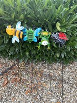 Metalen deco tuinstekers "bij, vlinder, kikker en lieveheersbeestje" - Set van 4 stuks - diverse kleuren - hoogte 60 x 15 x 13 cm - Tuinaccessoires - Tuindecoratie – Tuinstekers