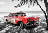 Fotobehang - Vlies Behang - Retro Rode Auto aan het Strand - 368 x 280 cm