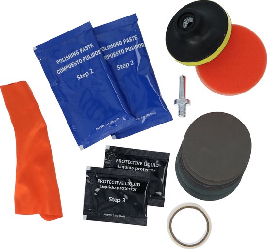 Koplamp restauratie set onderdelen: polijstpasta, beschermende vloeistof, schuurschijven, polijstpads, doek, tape en adapter.