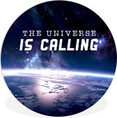 WallCircle - Wandcirkel - Muurcirkel Binnen - Ruimte - Quotes - Spreuken - 'The universe is calling' - Jongetje - Jongens - Kids - Kinderen - 60x60 cm - Wanddecoratie - Ronde Schilderijen