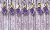 Fotobehang - Vlies Behang - Lavendel aan de Waslijn - Bloemen - Houten Planken - 312 x 219 cm
