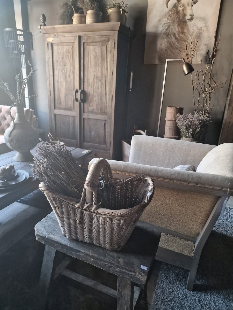AURA PEEPERKORN| KAST| BUFFETKAST| DICHTE KAST| KAST DOORTJE| TEAKHOUT