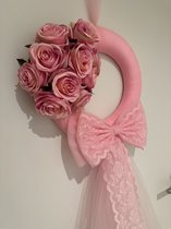 AUTODECO.NL - Lucy Luxe Geboorte Krans - Voordeur Krans - Baby Krans - Geboorte Versiering Meisje - Deur Krans - Roze Deur Decoratie - Cadeau voor Geboorte - Baby Girl - Babyshower - Kraamcadeau