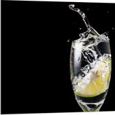 Acrylglas - Water met een Limoenschijfje - 80x80 cm Foto op Acrylglas (Met Ophangsysteem)