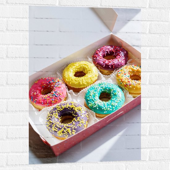 Muursticker - Gekleurde Donuts met Spikkels in Roze Doos - 60x90 cm Foto op Muursticker
