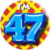 Button 47 Jaar - Button met speld (55mm) - Leeftijd badge - 47 Jaar versiering - Accessoires - Rozet I'm 47 - Verjaardag jongen / meisje / man / vrouw - Button 47 Jaar