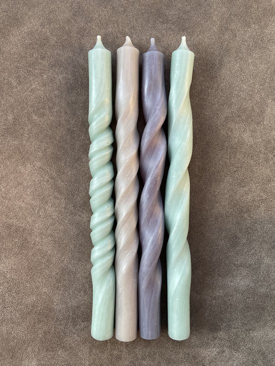 Handmade gedraaide kaarsen - Twisted candles - Set van 4 lange dinerkaarsen