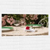 Muursticker - Tafel - Roos - Borden - Glazen -Bloemen - Planten - Stoelen - 100x50 cm Foto op Muursticker