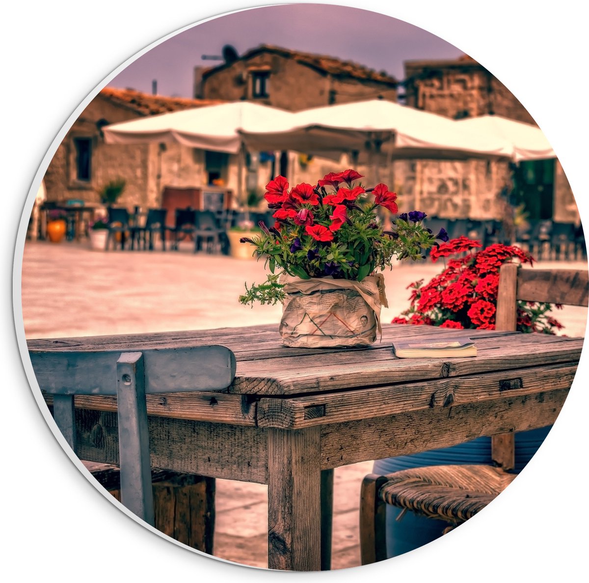 PVC Schuimplaat Muurcirkel - Tafel - Pleintje - Bloemen - Stoelen - Parasol - Kleuren - 20x20 cm Foto op Muurcirkel (met ophangsysteem)