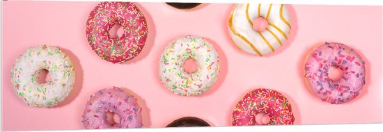 Acrylglas - Verschillende Smaken Donuts op Pastelroze Achtergrond - 150x50 cm Foto op Acrylglas (Met Ophangsysteem)