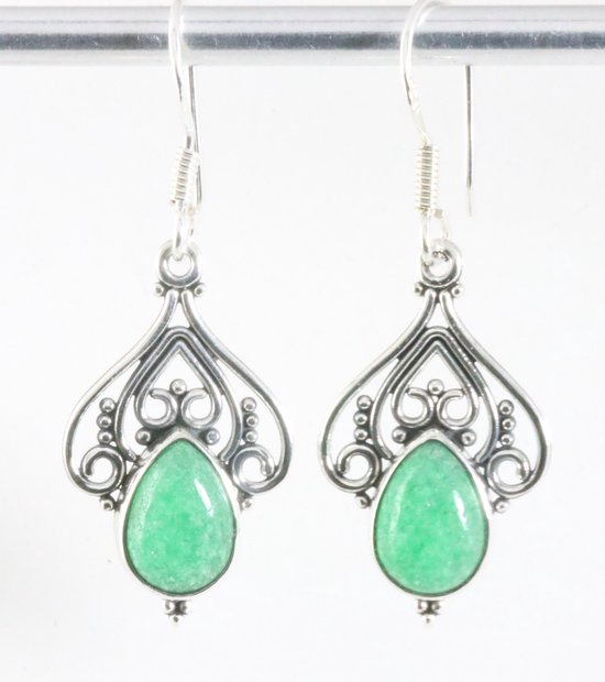 Opengewerkte zilveren oorbellen met jade