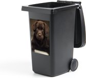 Container sticker Schattige Labrador Retriever die in de camera kijkt - 40x60 cm - Kliko sticker