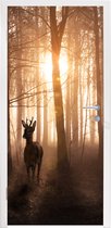 Deursticker Bos - Hert - Zon - Bomen - Winter - Natuur - Dieren - 80x205 cm - Deurposter