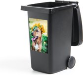 Container sticker Bloemenkroon - Hond met paardenbloemenkroon Klikosticker - 40x60 cm - kliko sticker - weerbestendige containersticker
