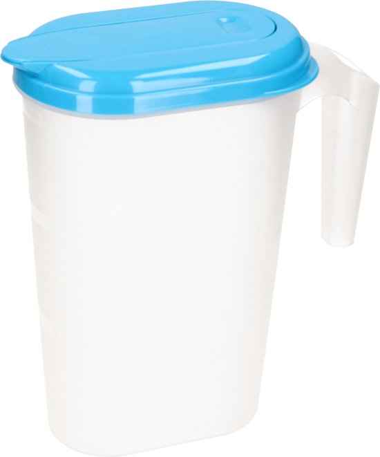 Waterkan/sapkan transparant/blauw met deksel 1.6 liter kunststof - Smalle schenkkan die in de koelkastdeur past