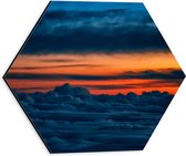 Dibond Hexagon - Wolken - Lucht - Kleuren - 30x26.1 cm Foto op Hexagon (Met Ophangsysteem)